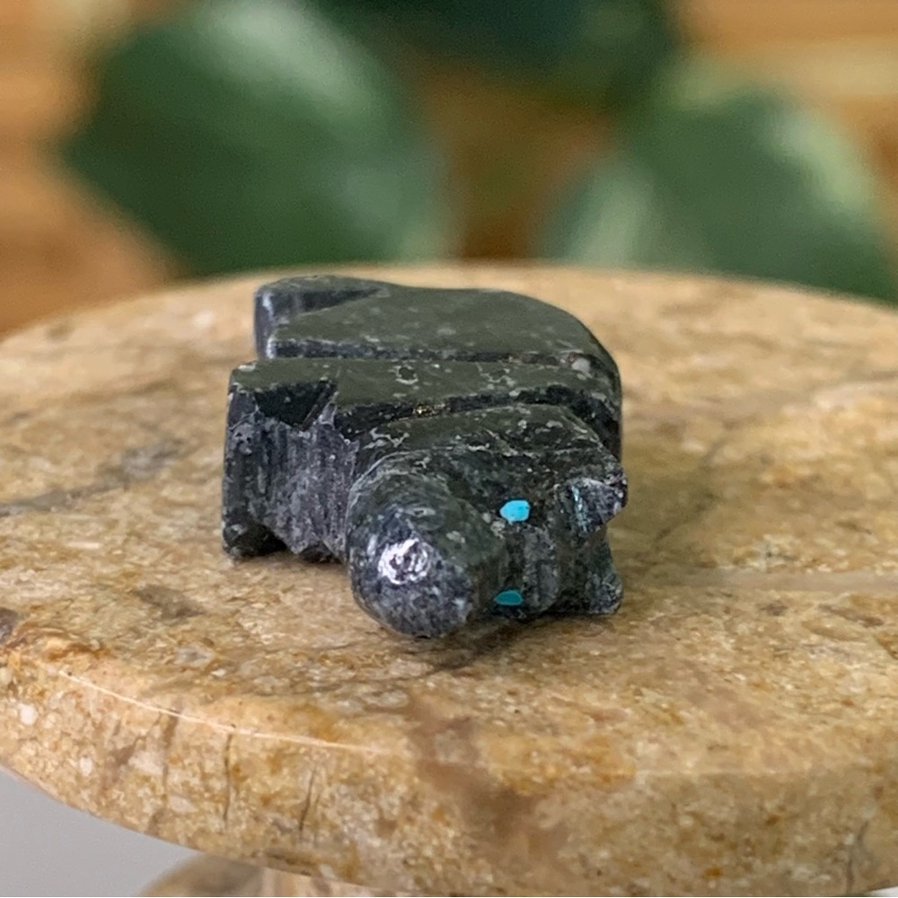 Native American Style Zuni Bear Fetish Bead Black Drilled Stone Mini Animal .7" - Picture 8 of 13